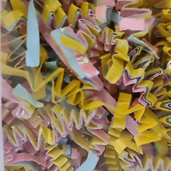 🥚NIB Celebrate It Spring crinkle shred fill - Picture 3 of 3